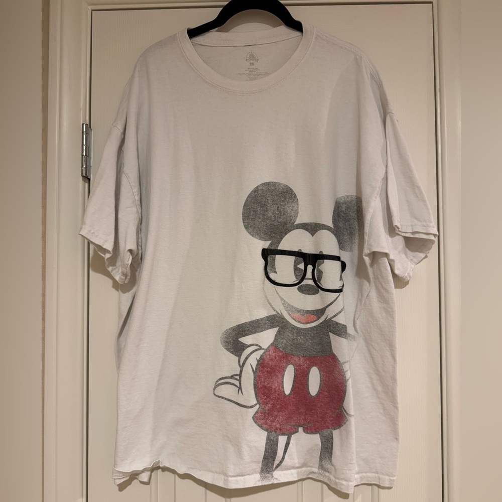 Disney men’s white Mickey Mouse t-shirt in size 2XL